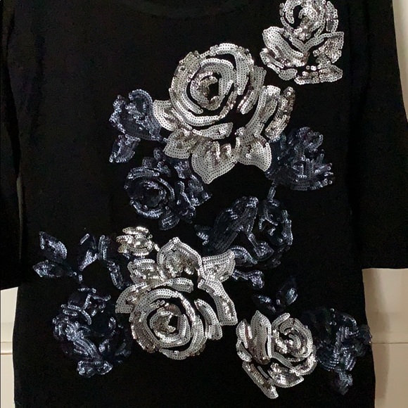 Beautiful top - Picture 4 of 5